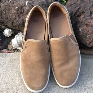 ✨🦋UGG Slip ons